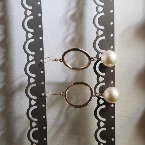 Gold-plated pearl earrings. - Picture 3 of 3